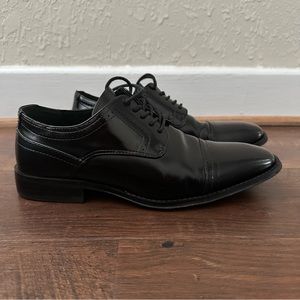 Stacy Adams black dress shoe. Men’s size 8.